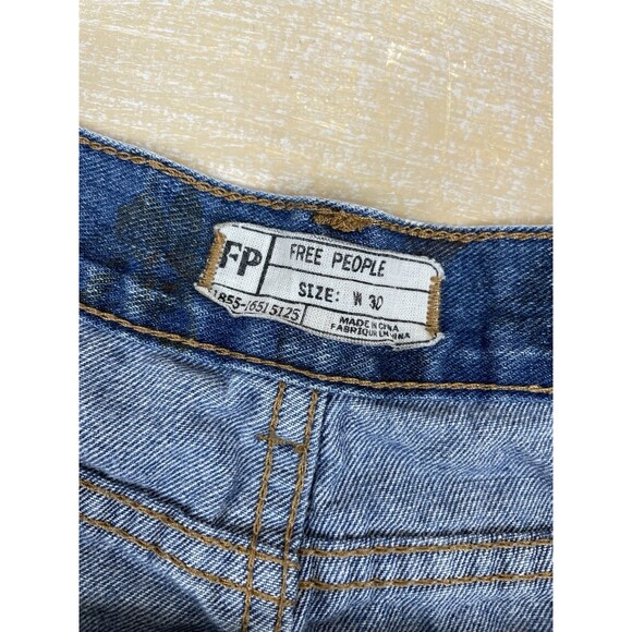 Free People Floral Denim Jean Shorts Size 30 (33w) Women’s Distressed - Picture 4 of 7
